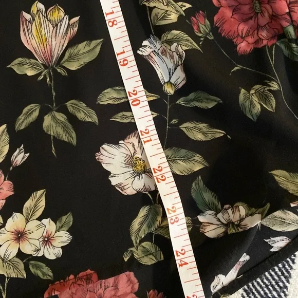 Floral Ruffle Black Blouse - Picture 12 of 12